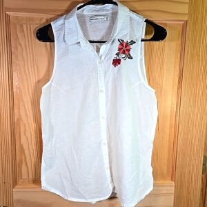 Ambercrombie & Fitch Button Down Sleeveless Top White Embroidered Floral Coastal